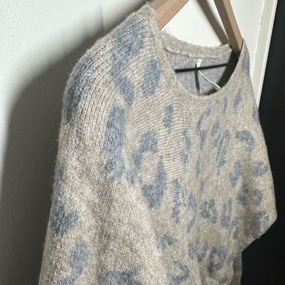Wishlist Womens Tan Gray Leopard Print Sweater Size S/M - Picture 3 of 9